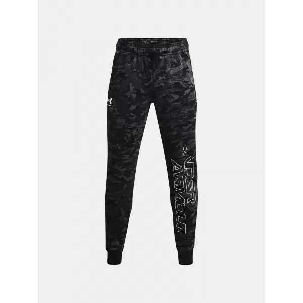  Muške trenirke UNDER ARMOUR RIVAL FLC CAMO SCRIPT JGR 1366313-001 CRNA 