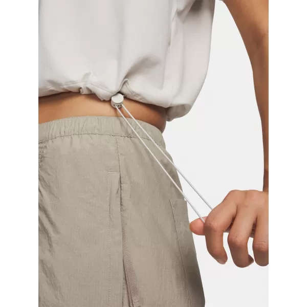  Ženska majica kratkih rukava UNDER ARMOUR BUNGEE HEM TEE 6010950-110 BIJELA 